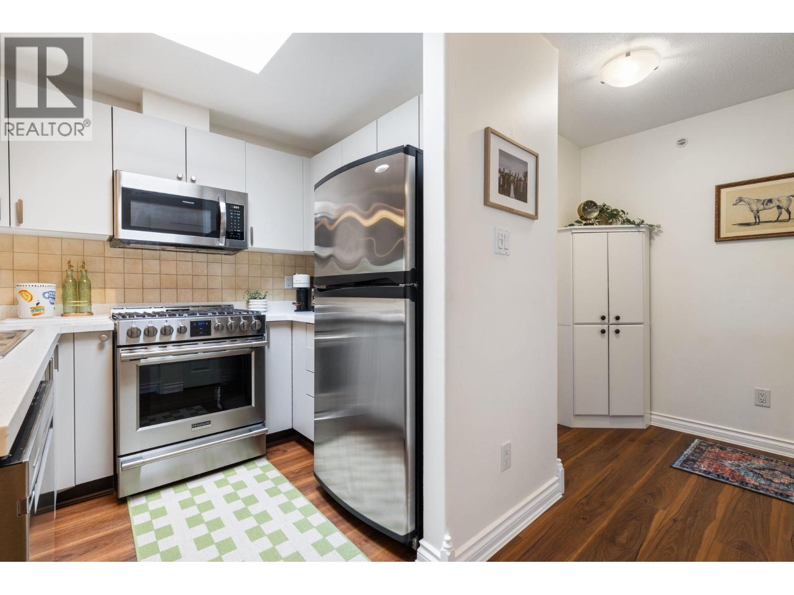 404 2741 E HASTINGS STREET