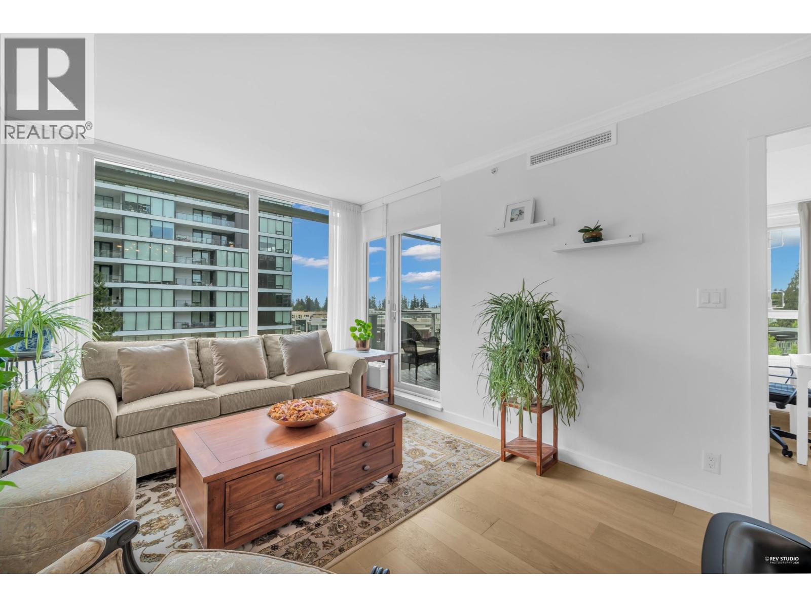 709 3355 BINNING ROAD — photo 3