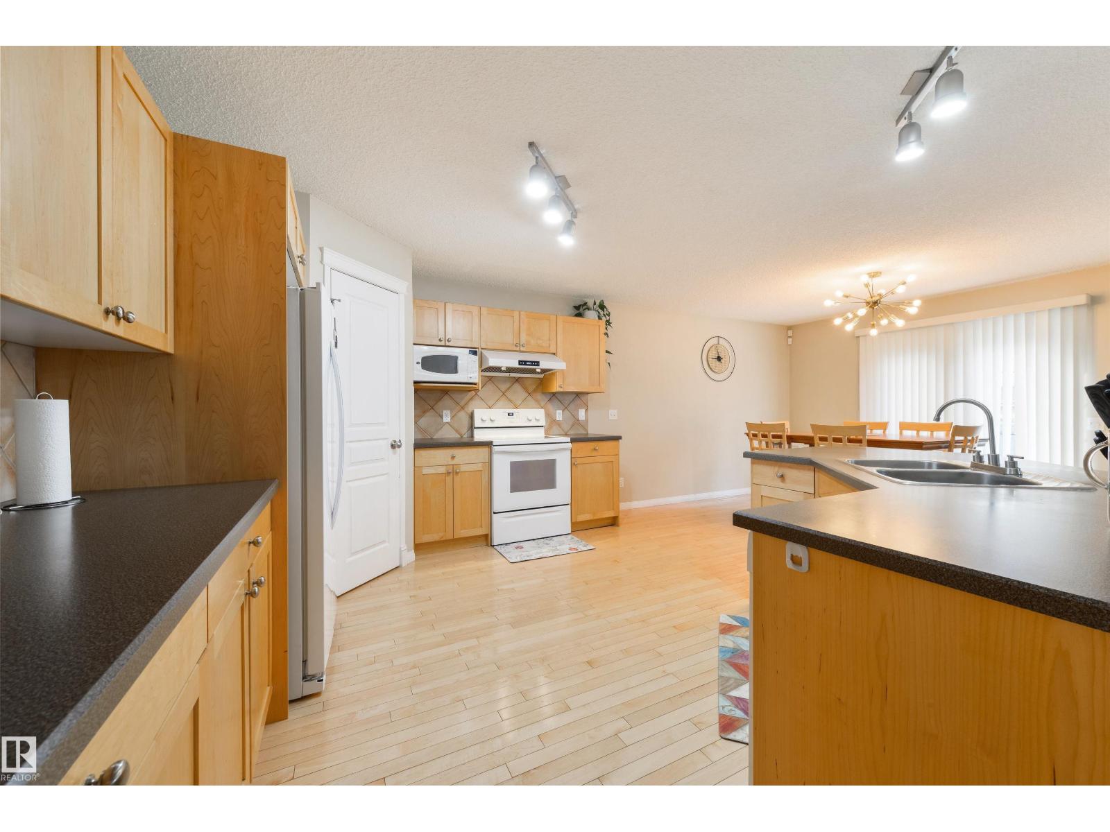 1215 ORMSBY LN NW, Edmonton