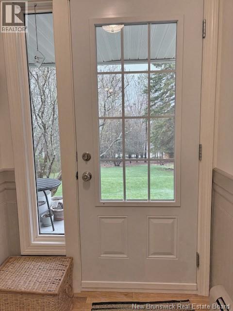 Attractive entrance with natural light & side light.