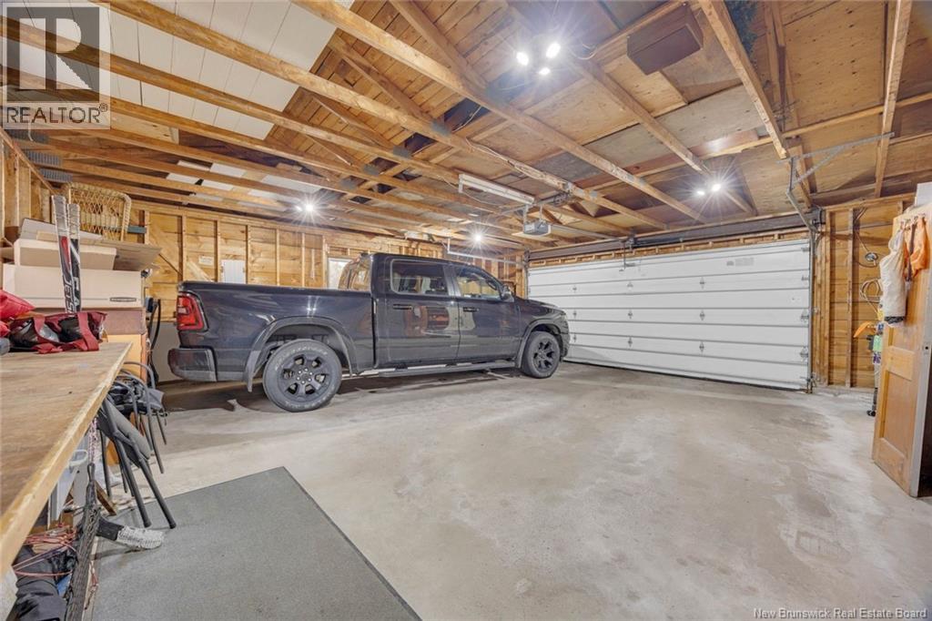 Plenty of space for a full size 1/2 ton & an SUV.