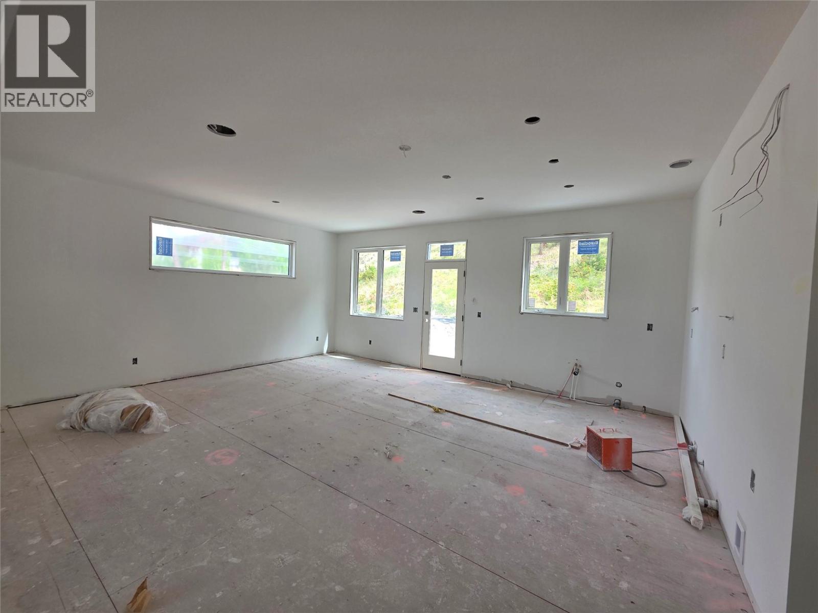491 Clifton Road N - 4