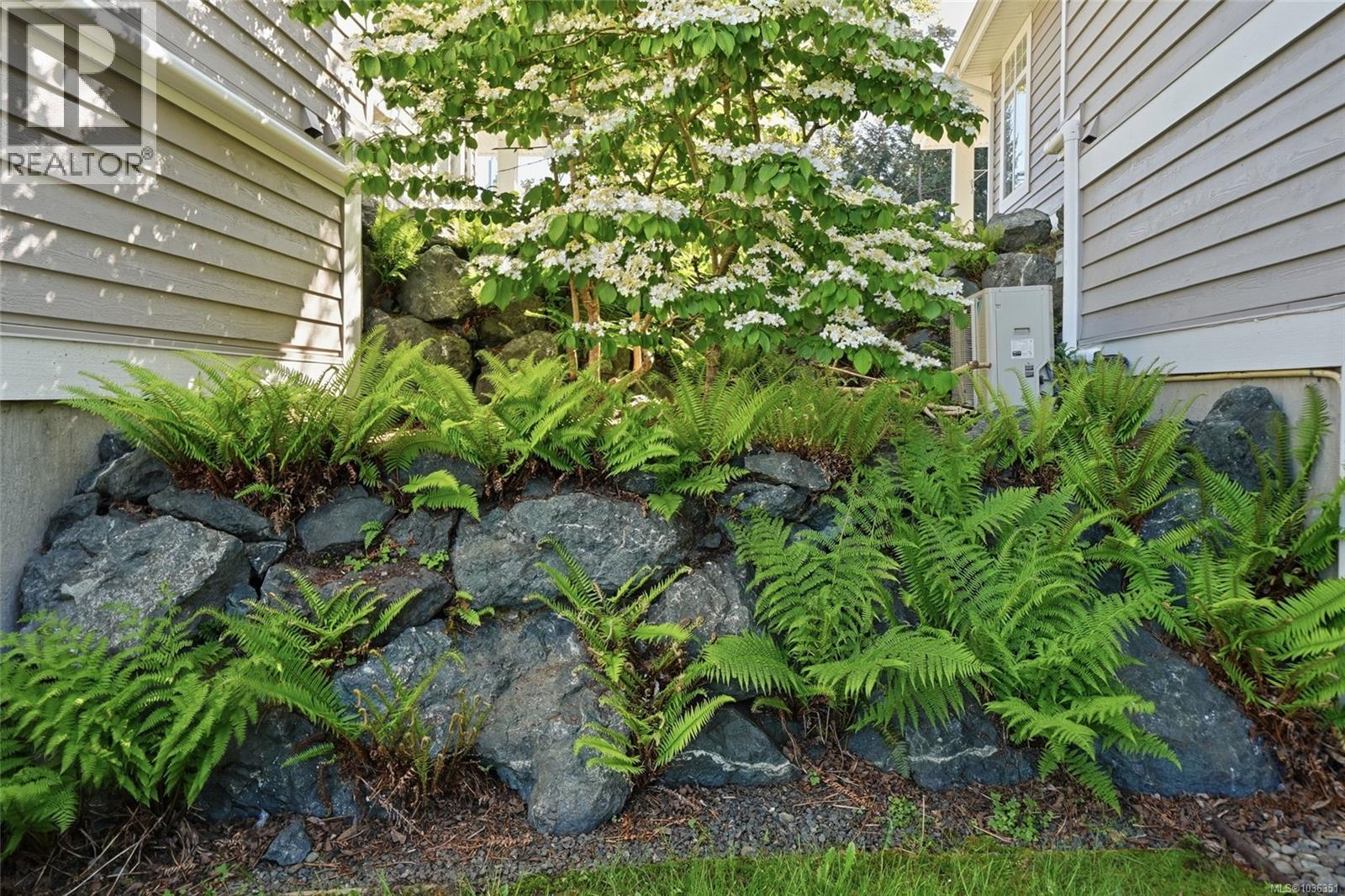 1369 Gabriola Dr - 33