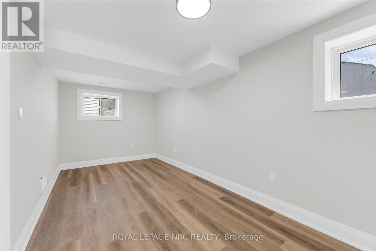 81 CHRISTMAS STREET - 22
