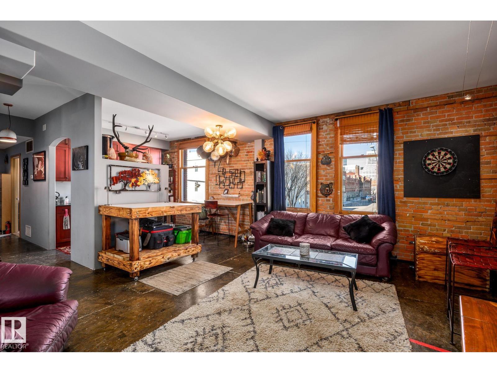 #204 10141 95 ST NW - 4