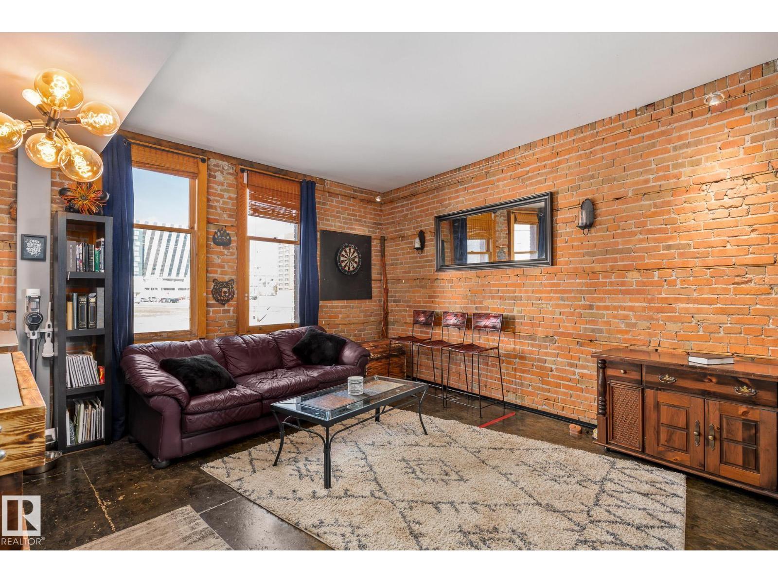 #204 10141 95 ST NW - 5
