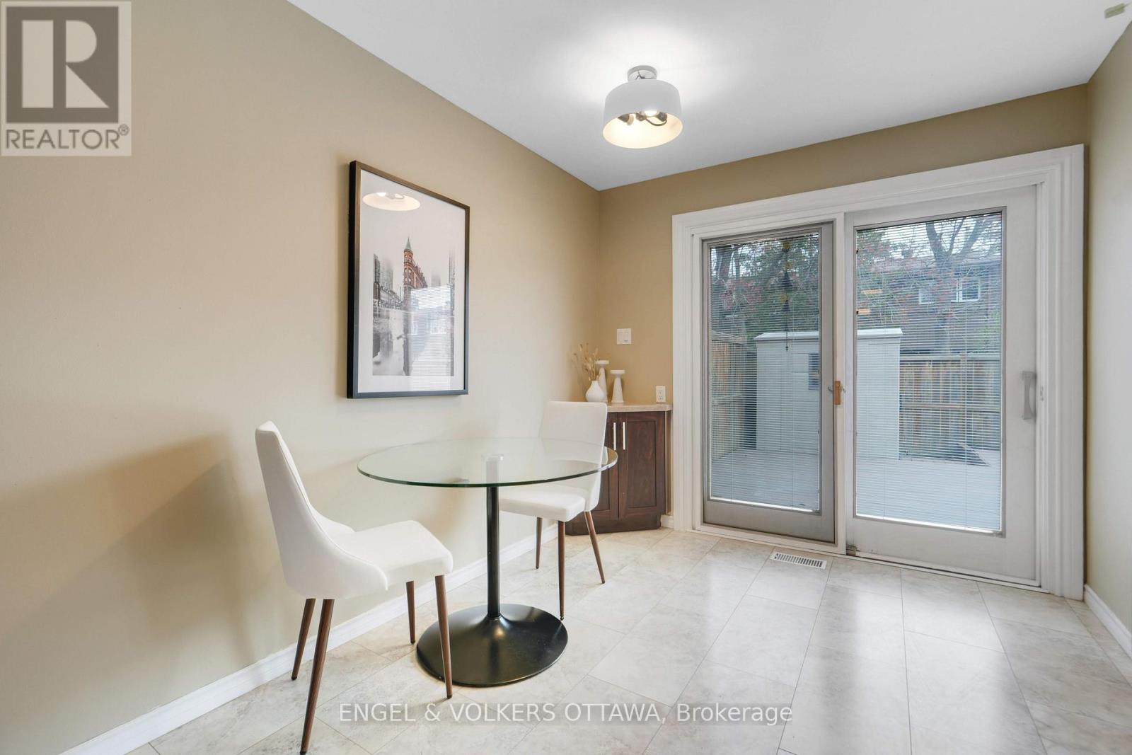 #33 2111 MONTREAL ROAD - 14