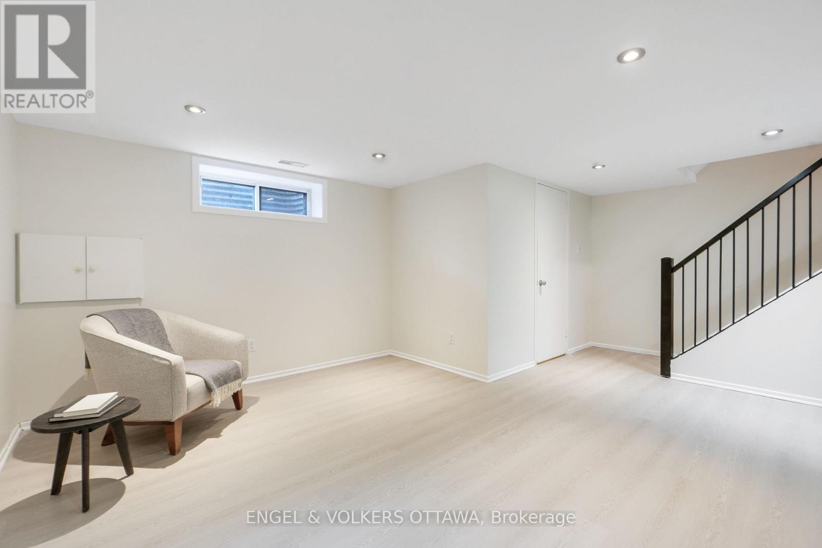 #33 2111 MONTREAL ROAD - 20