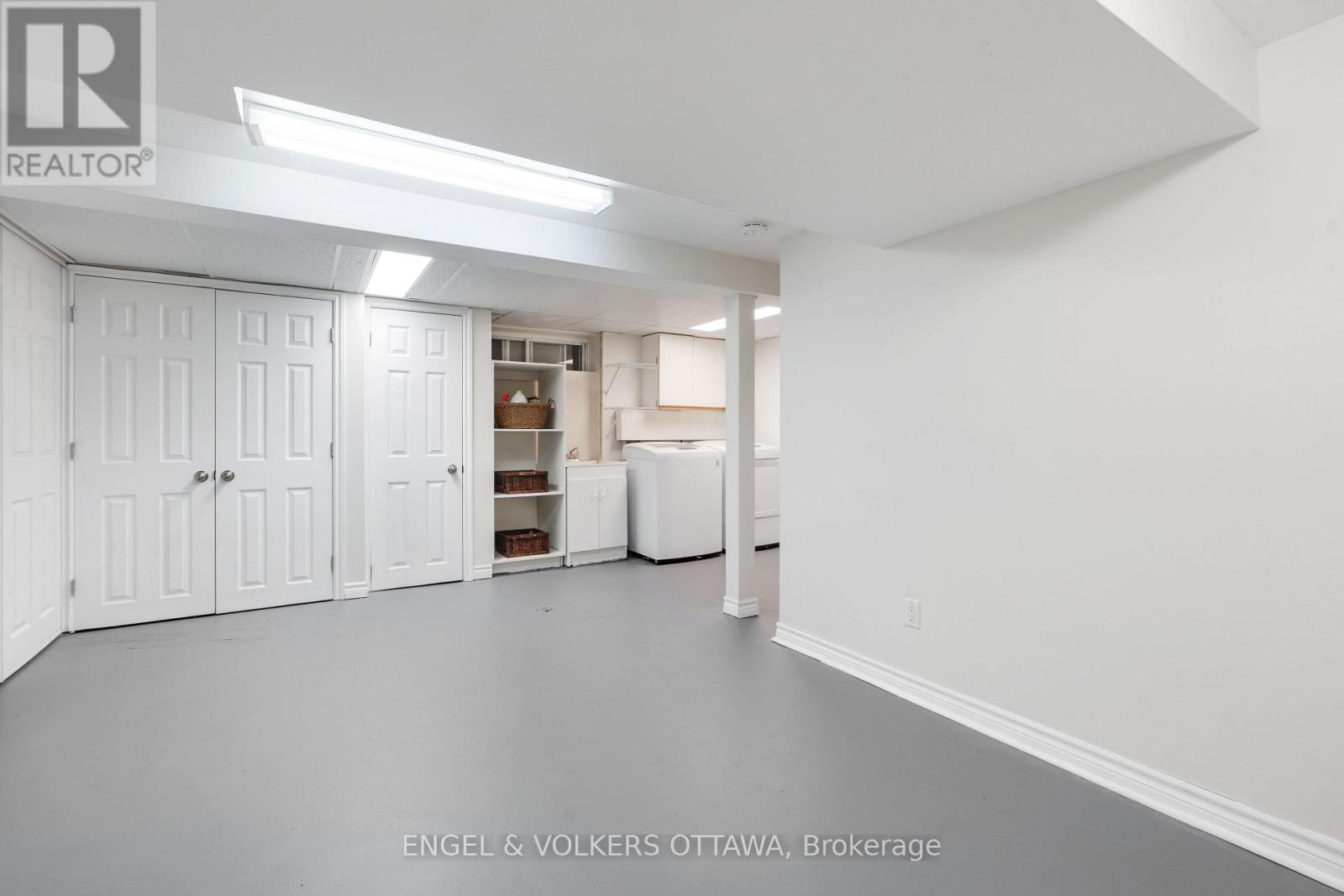 #33 2111 MONTREAL ROAD - 23