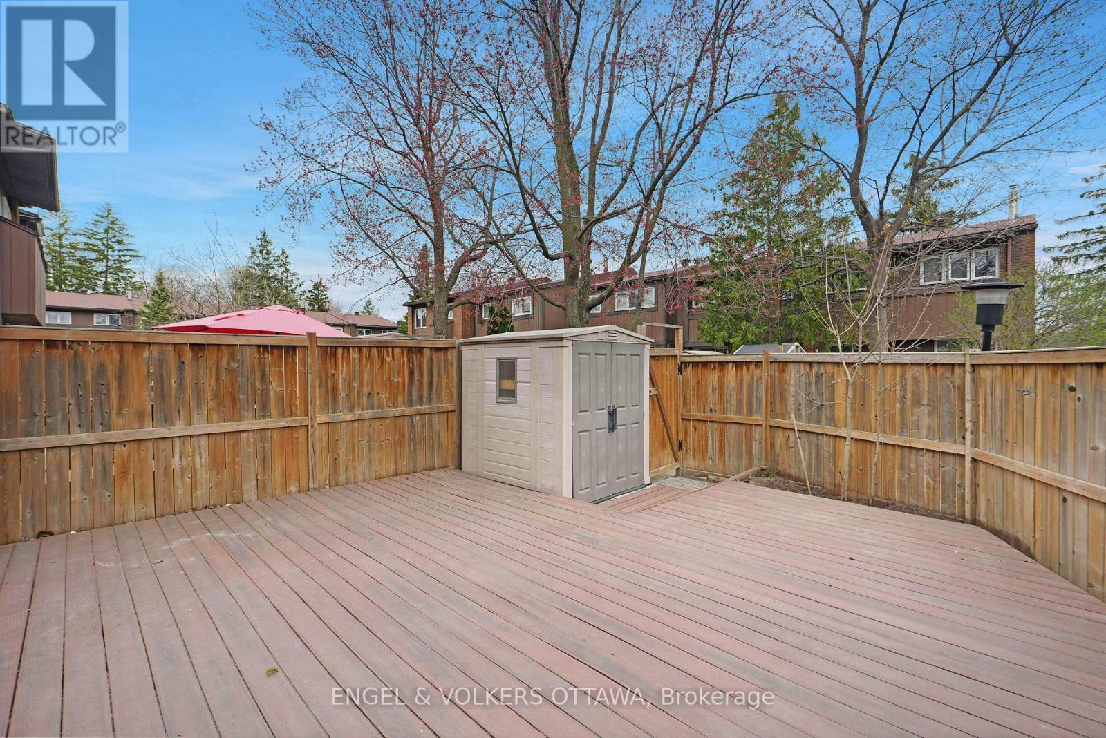 #33 2111 MONTREAL ROAD - 25