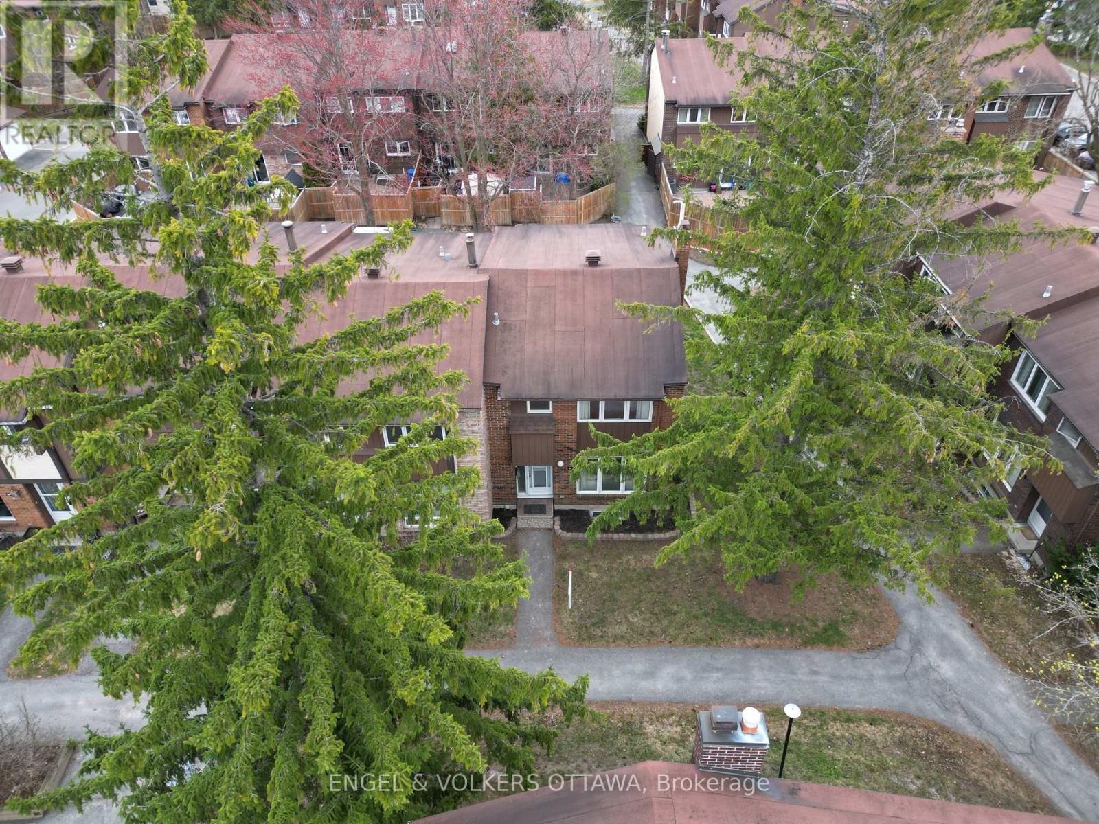 #33 2111 MONTREAL ROAD - 27