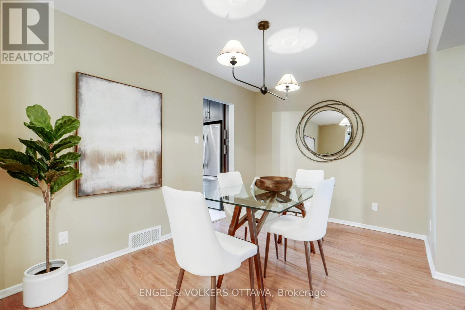 #33 2111 MONTREAL ROAD - 8