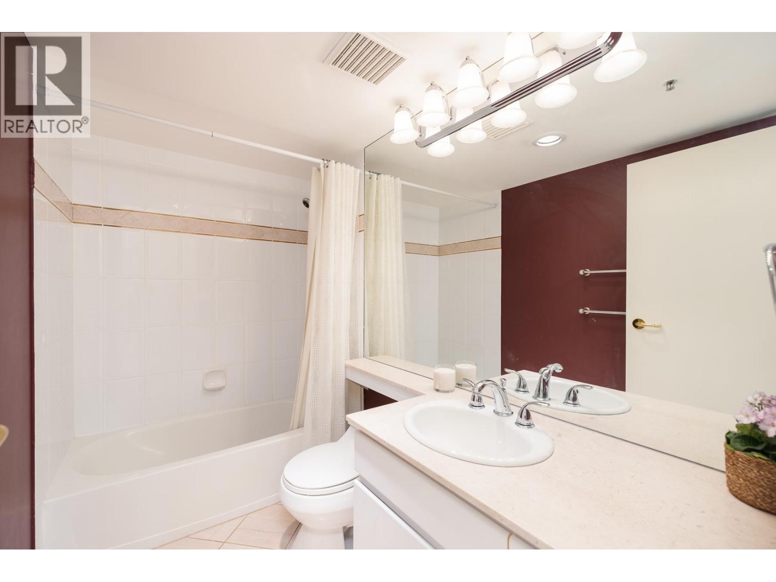 12C 338 TAYLOR WAY, West Vancouver