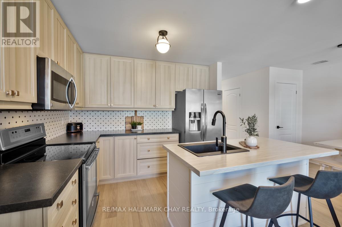 6 CARNOUSTIE LANE - 12