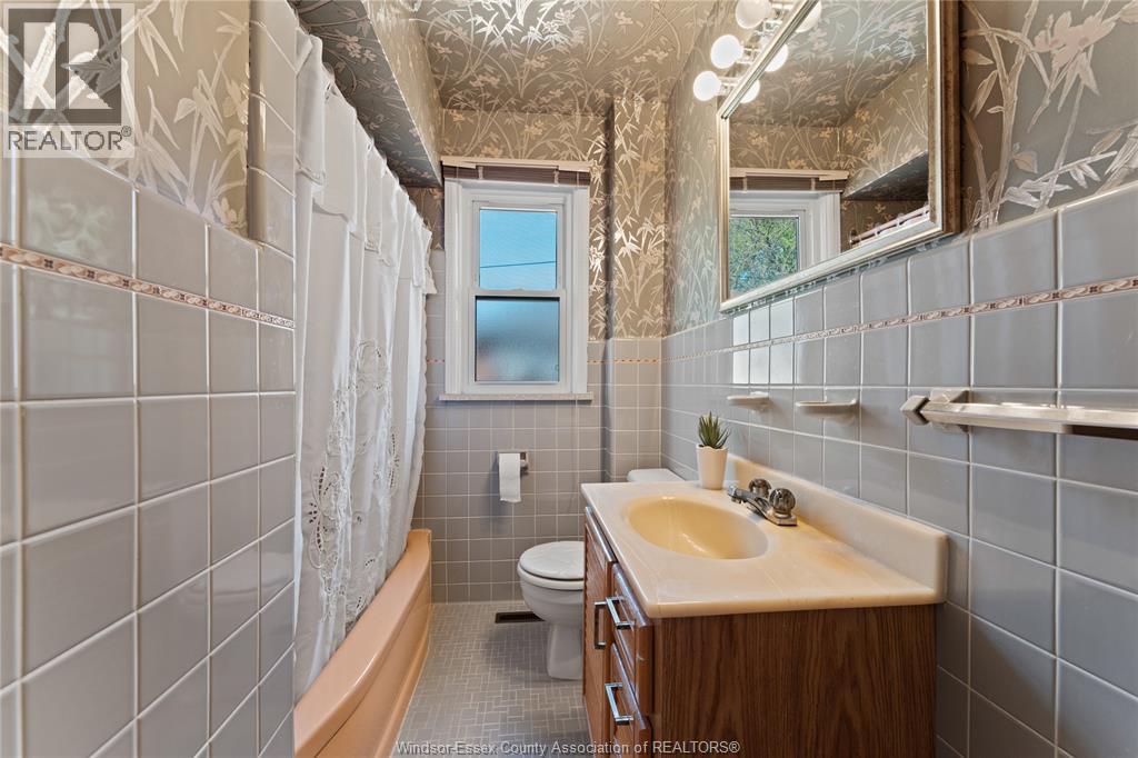 295 HENKEL PLACE, Windsor, Ontario, N8Y2E8 — Photo 3
