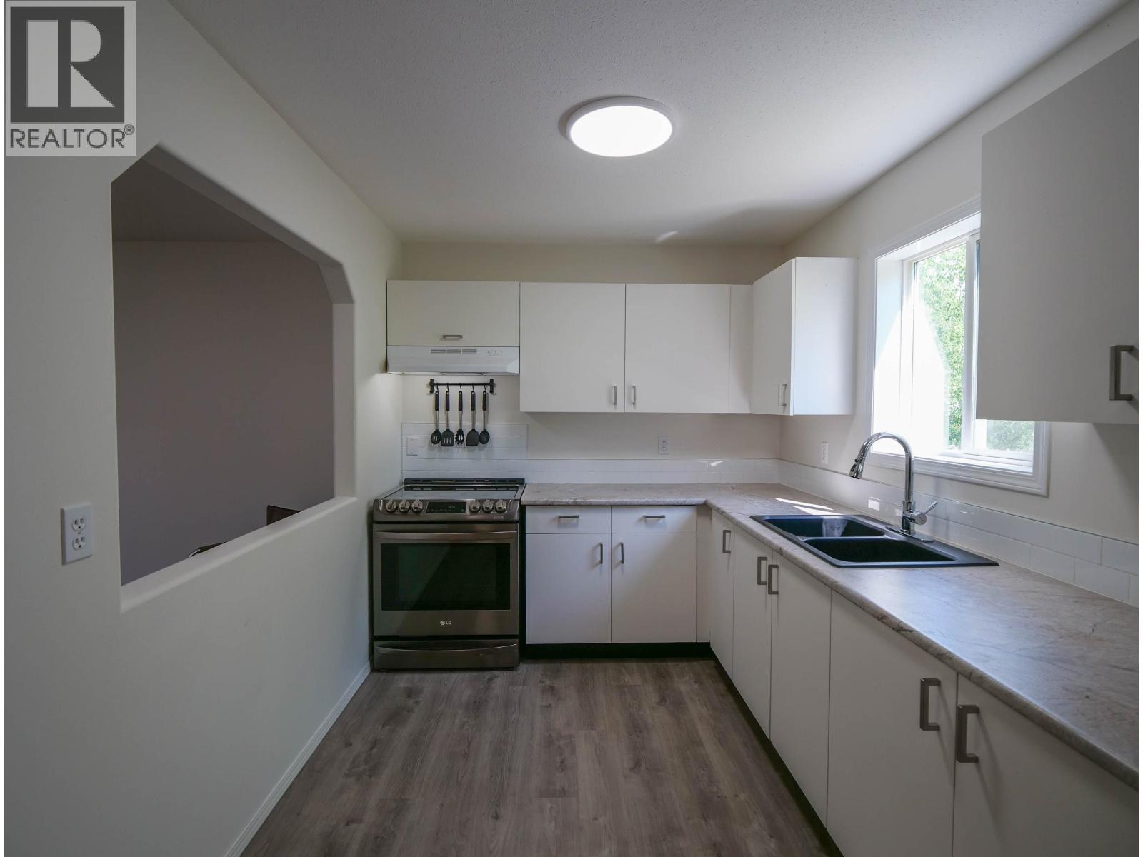 #1 410 PINCHBECK STREET - 13