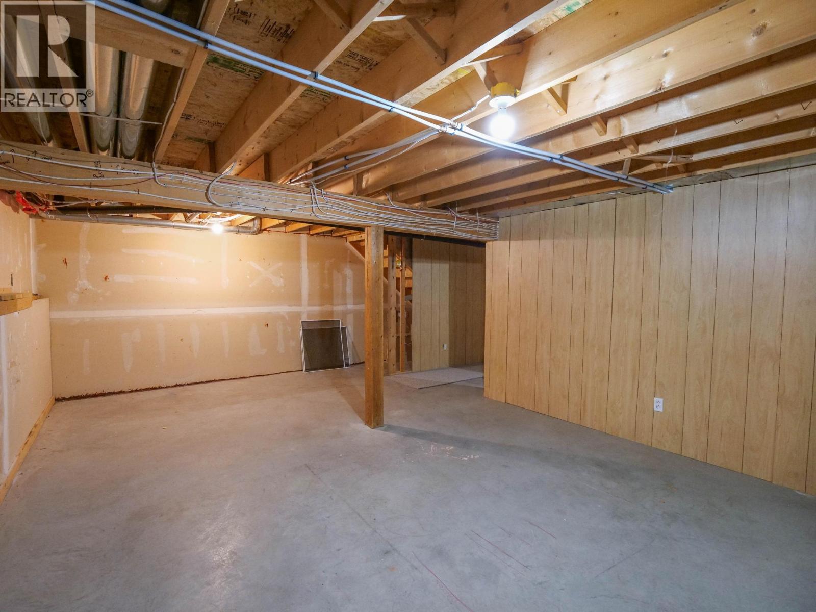 #1 410 PINCHBECK STREET - 27