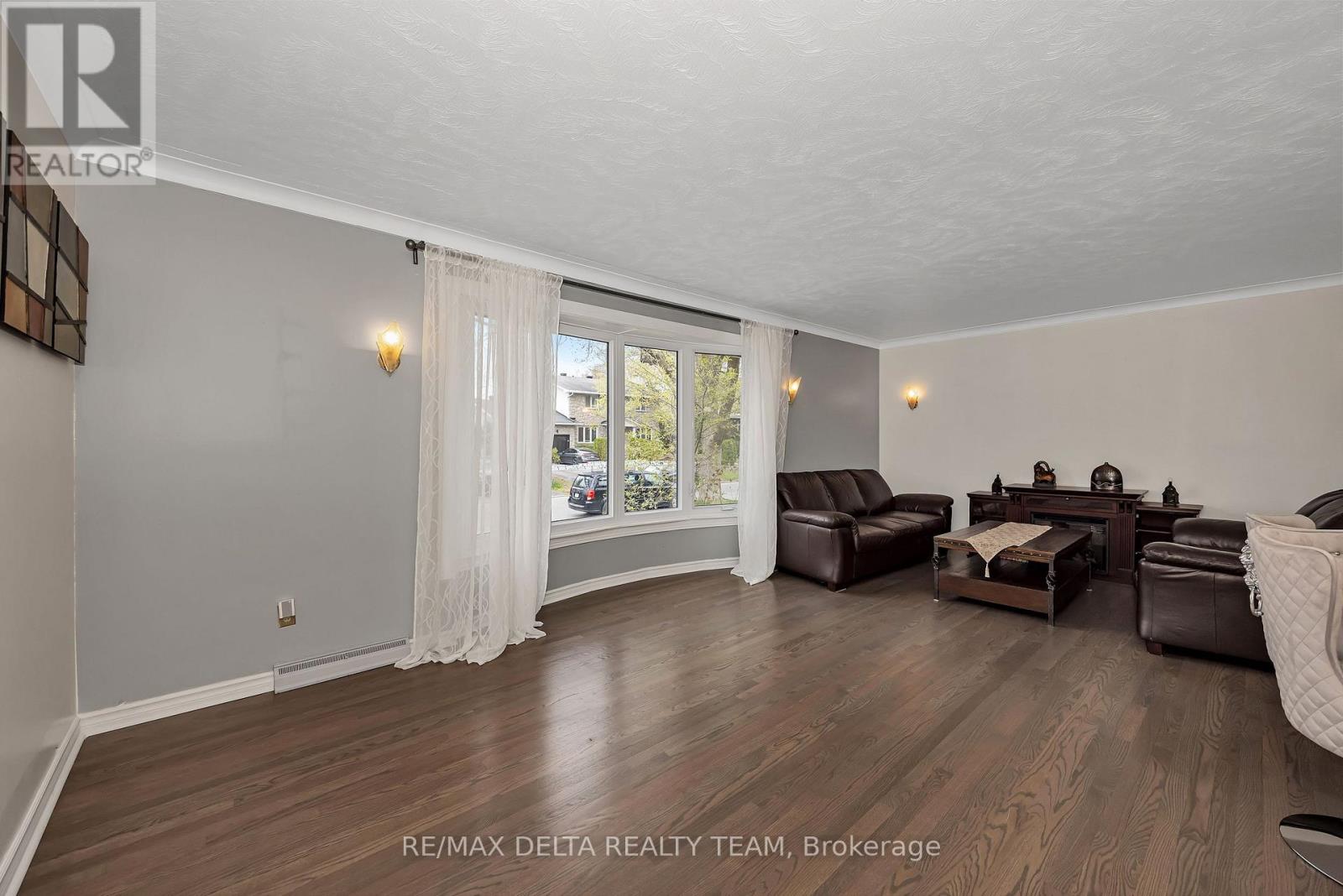 2350 GEORGINA DRIVE - 7