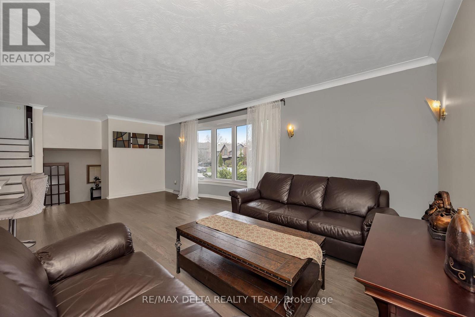 2350 GEORGINA DRIVE - 8
