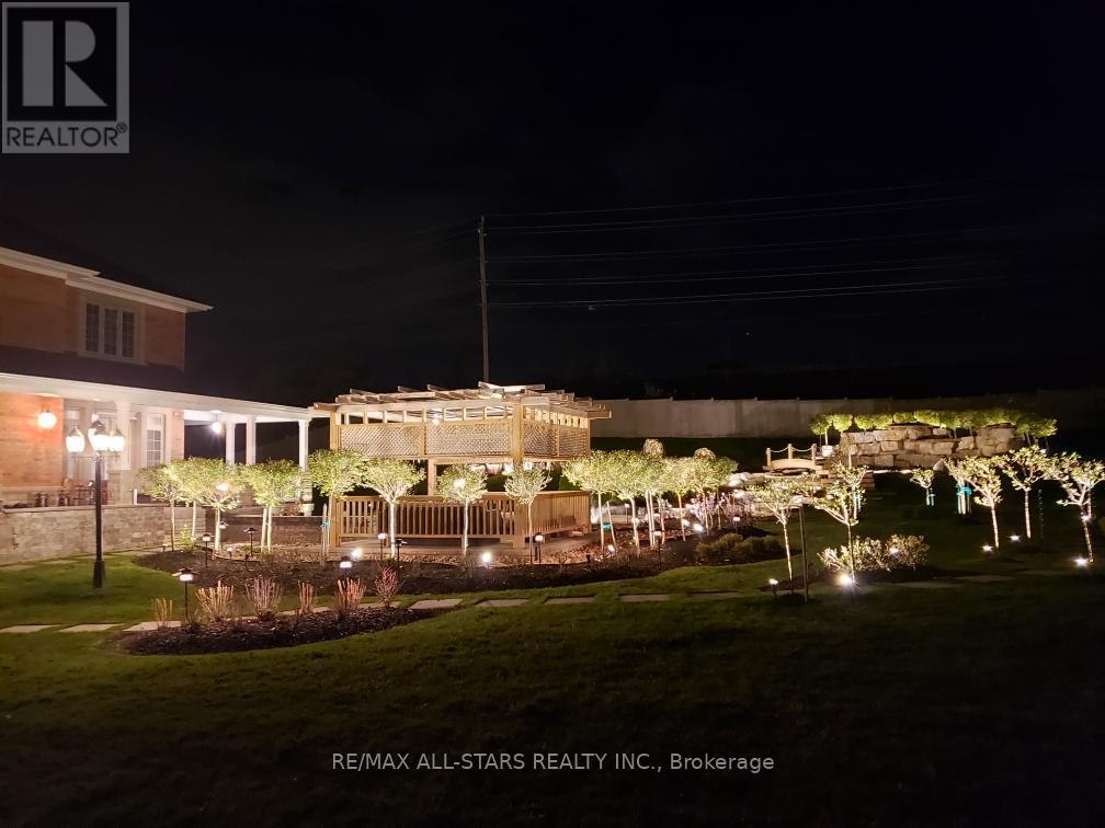 #37 37 COUNTRY CLUB CRESCENT - 4