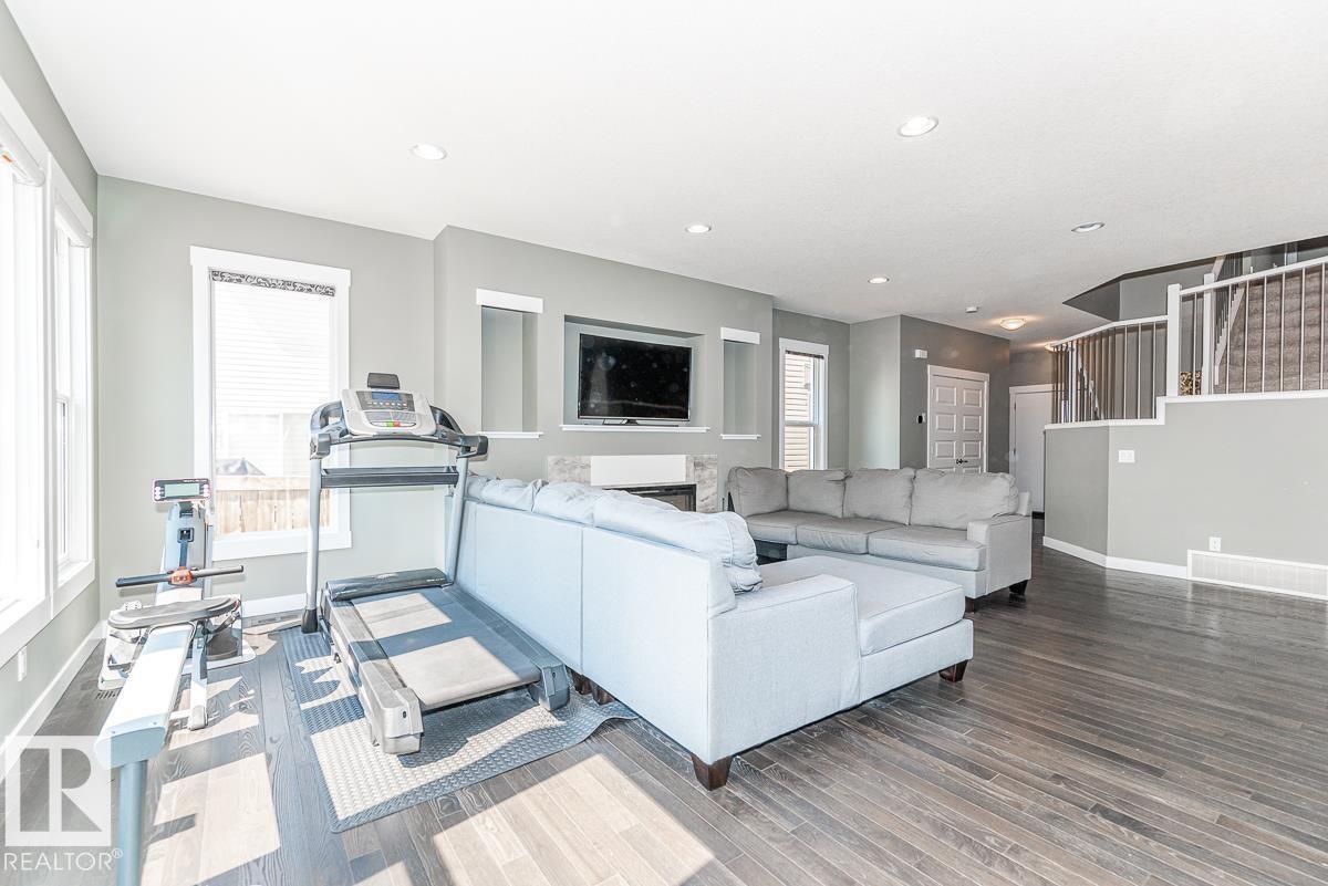 9748 205 ST NW - 6