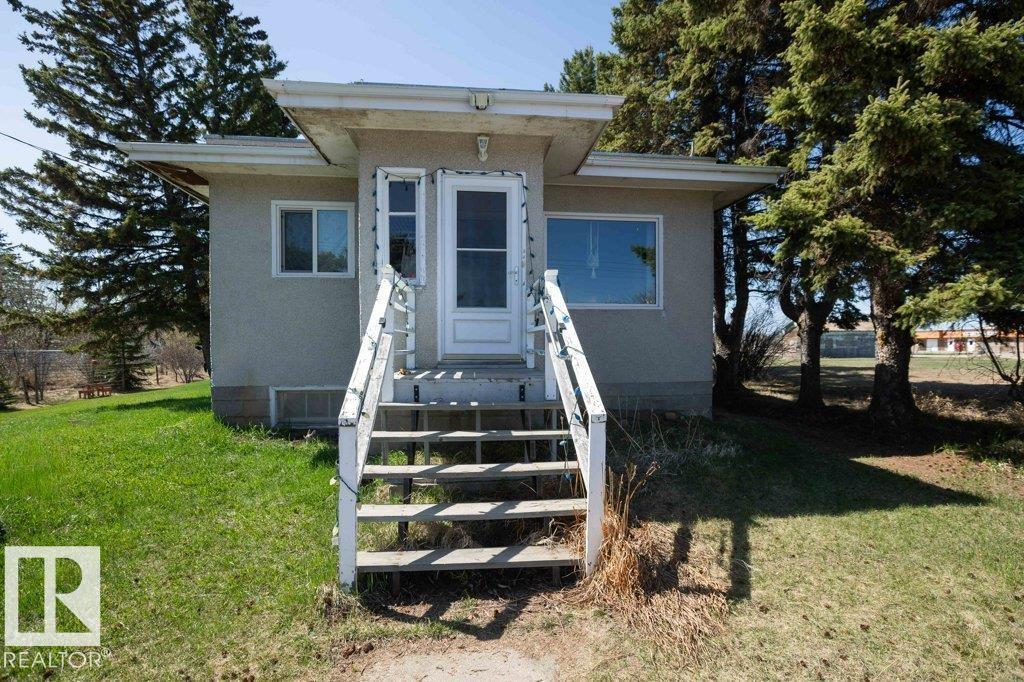 4906 51 ST - 1