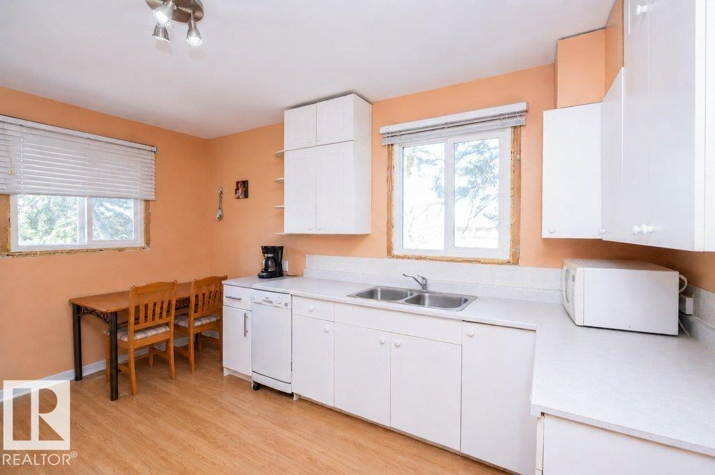 4906 51 ST - 11