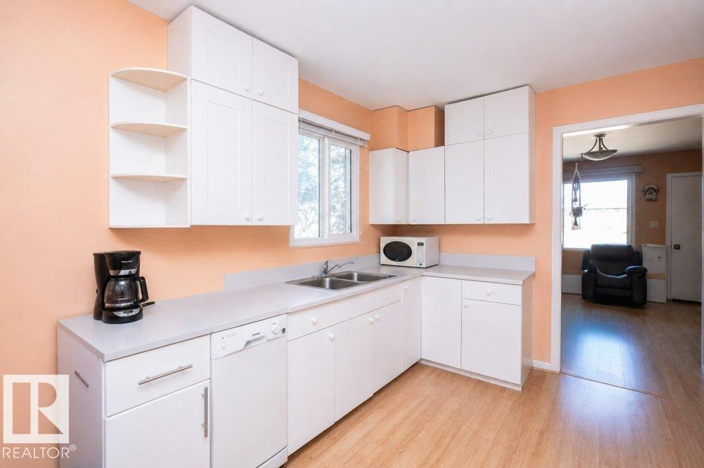4906 51 ST - 12