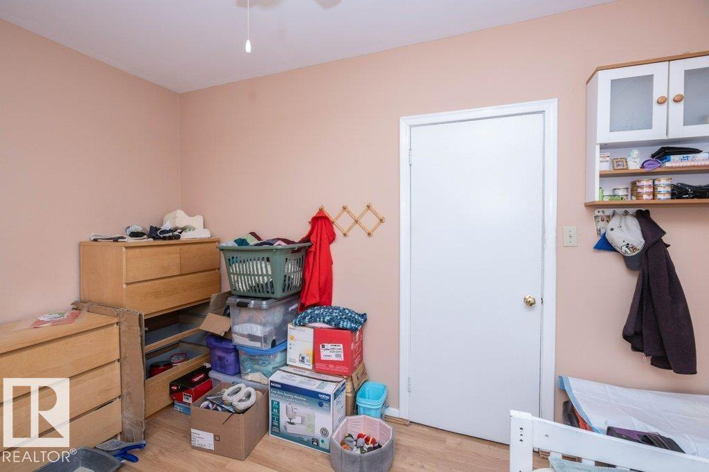 4906 51 ST - 17