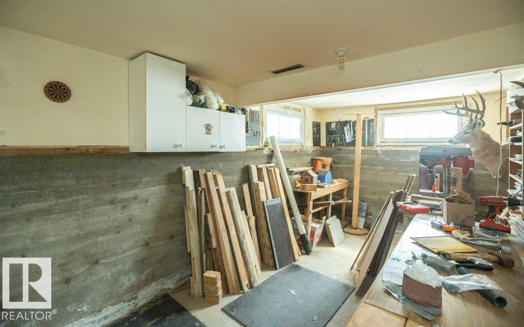 4906 51 ST - 25