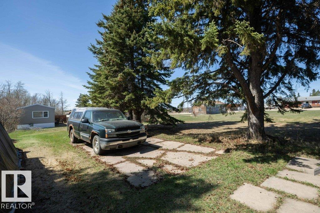 4906 51 ST - 33