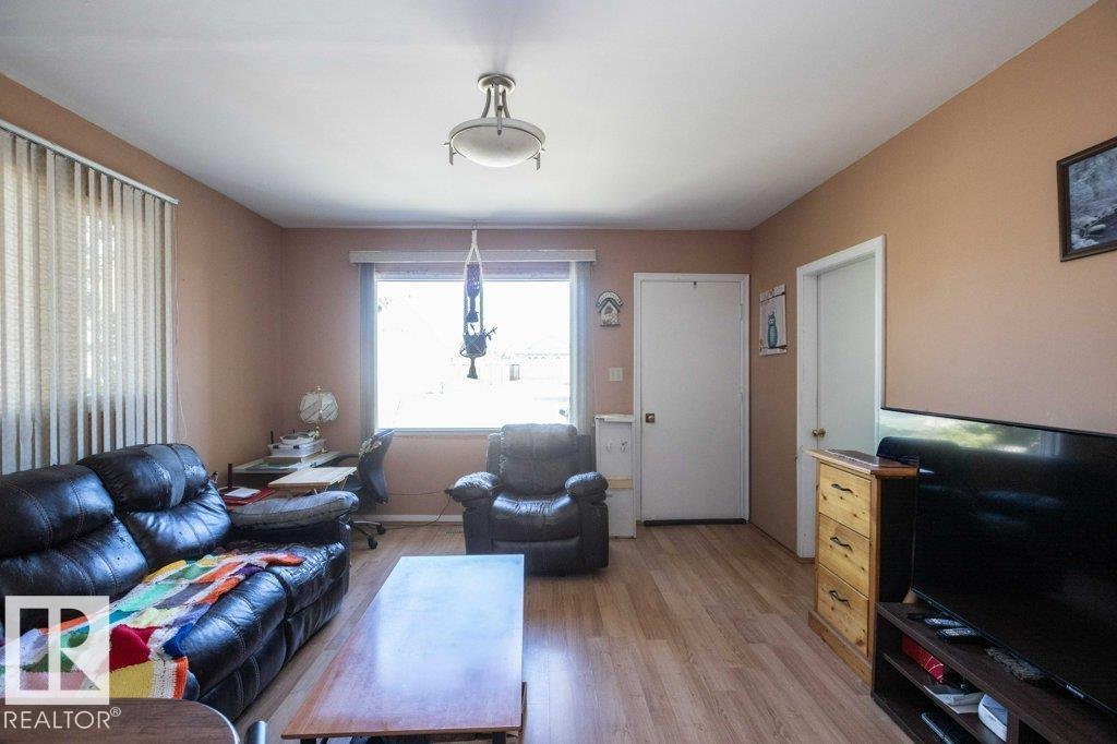 4906 51 ST - 4