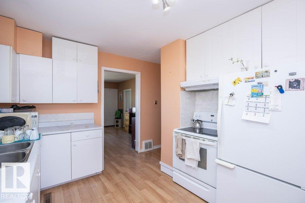 4906 51 ST - 8