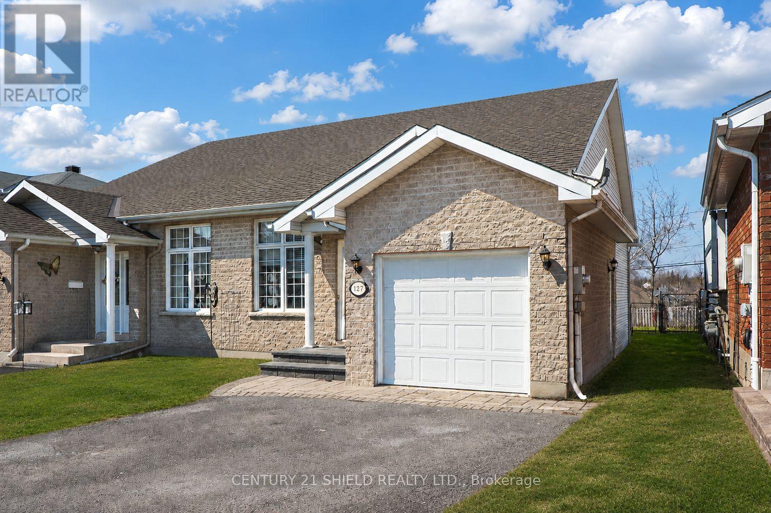 127 HEMLOCK CRESCENT - 2