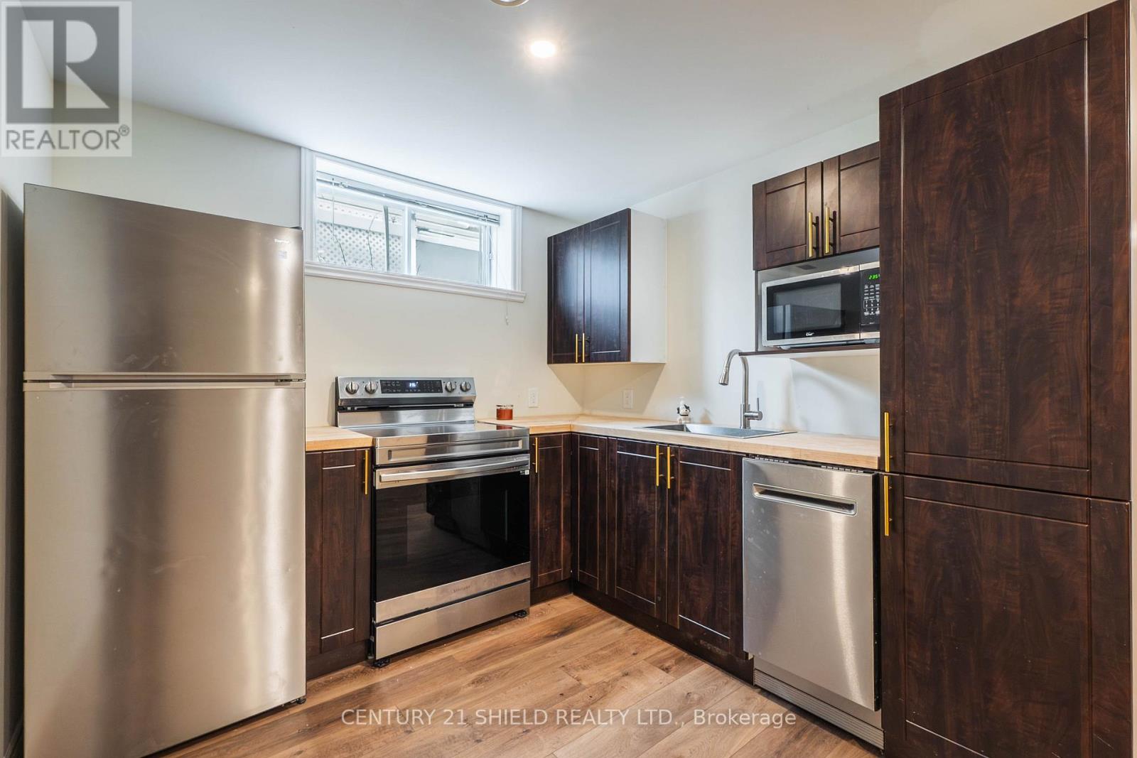 127 HEMLOCK CRESCENT - 26