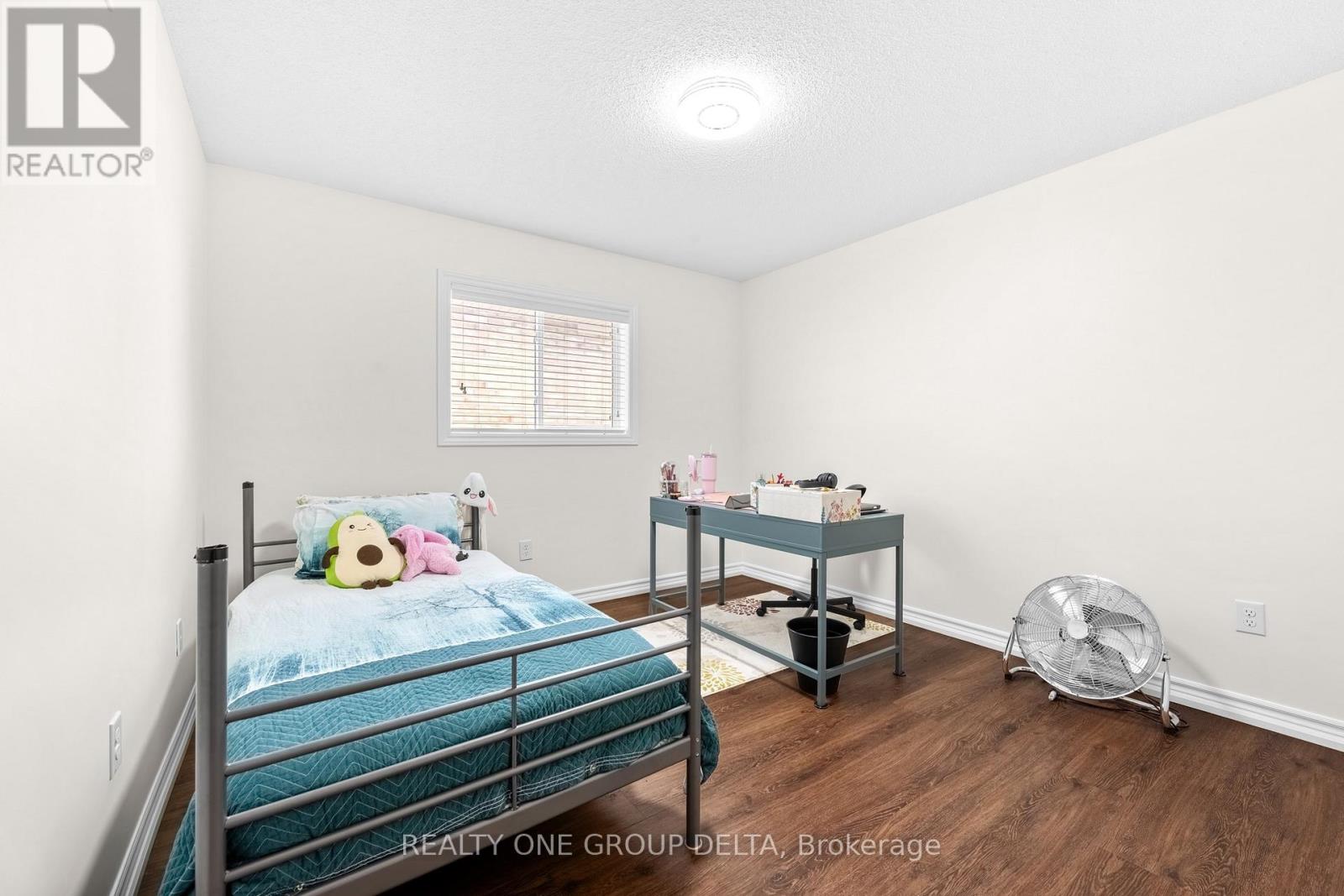 8 CHARLEMAGNE AVENUE - 28