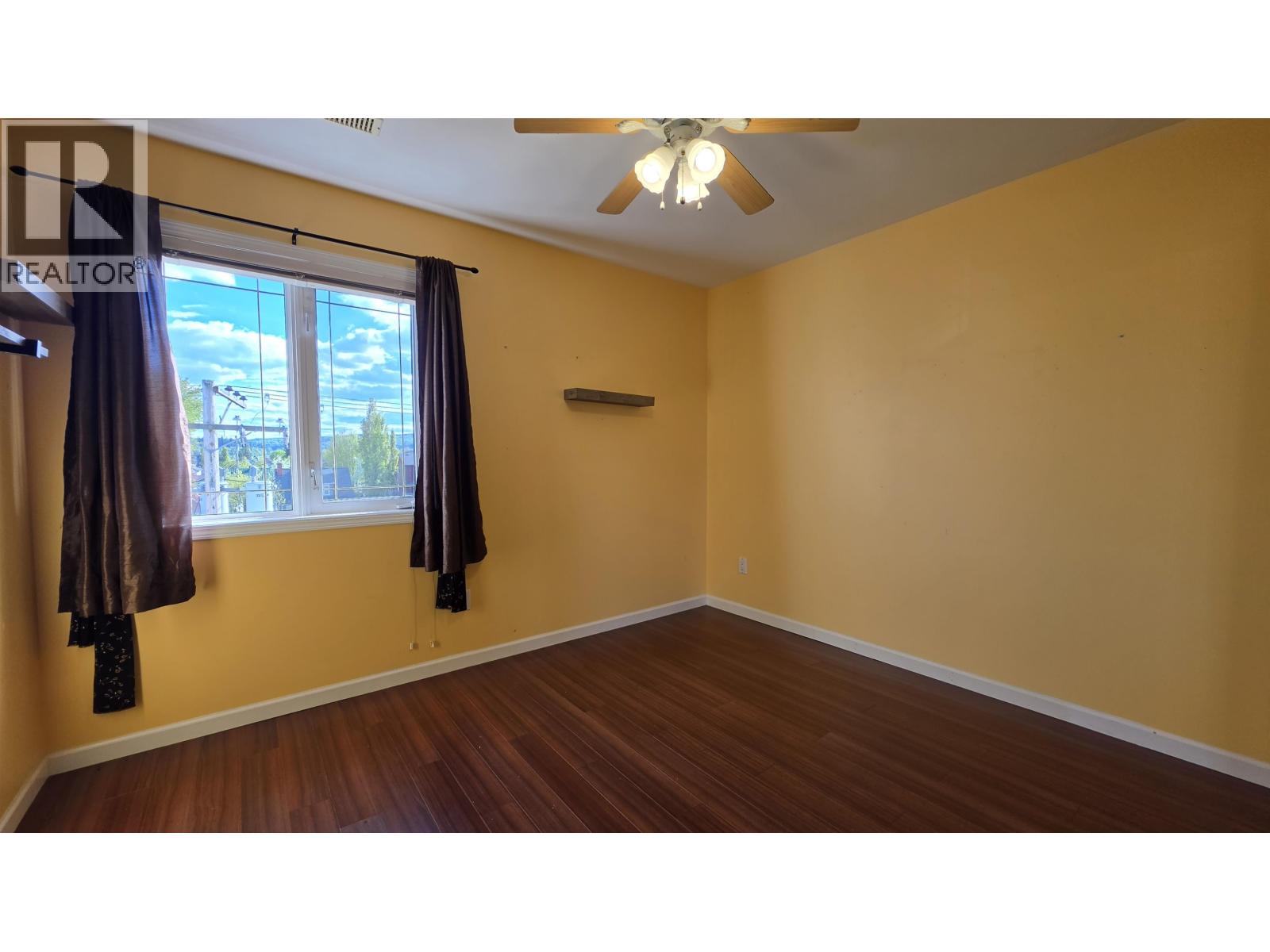 #301 1693 6TH AVENUE - 16