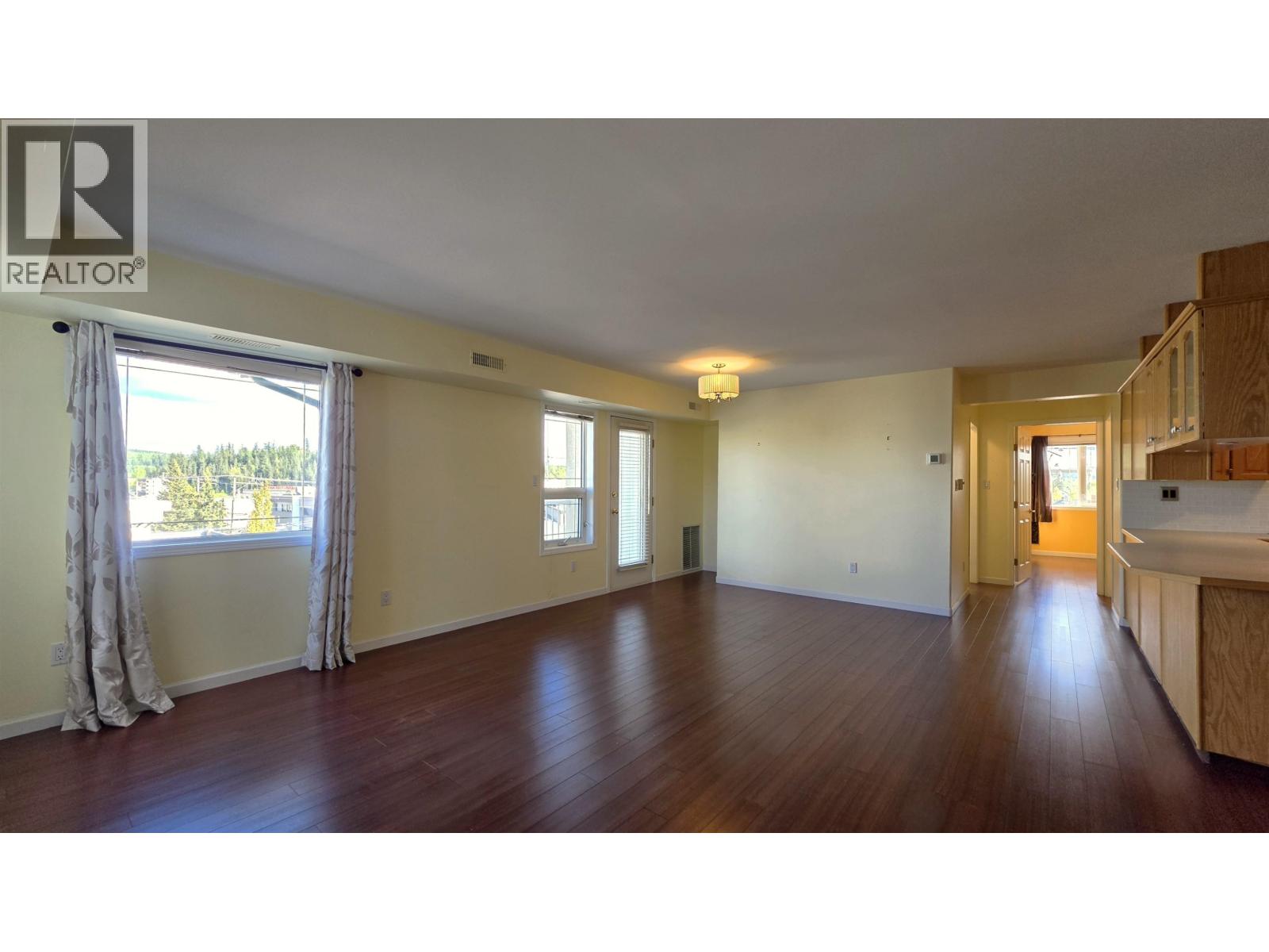 Photo 9 of 19 — 301 1693 6TH AVENUE · Prince George, BC