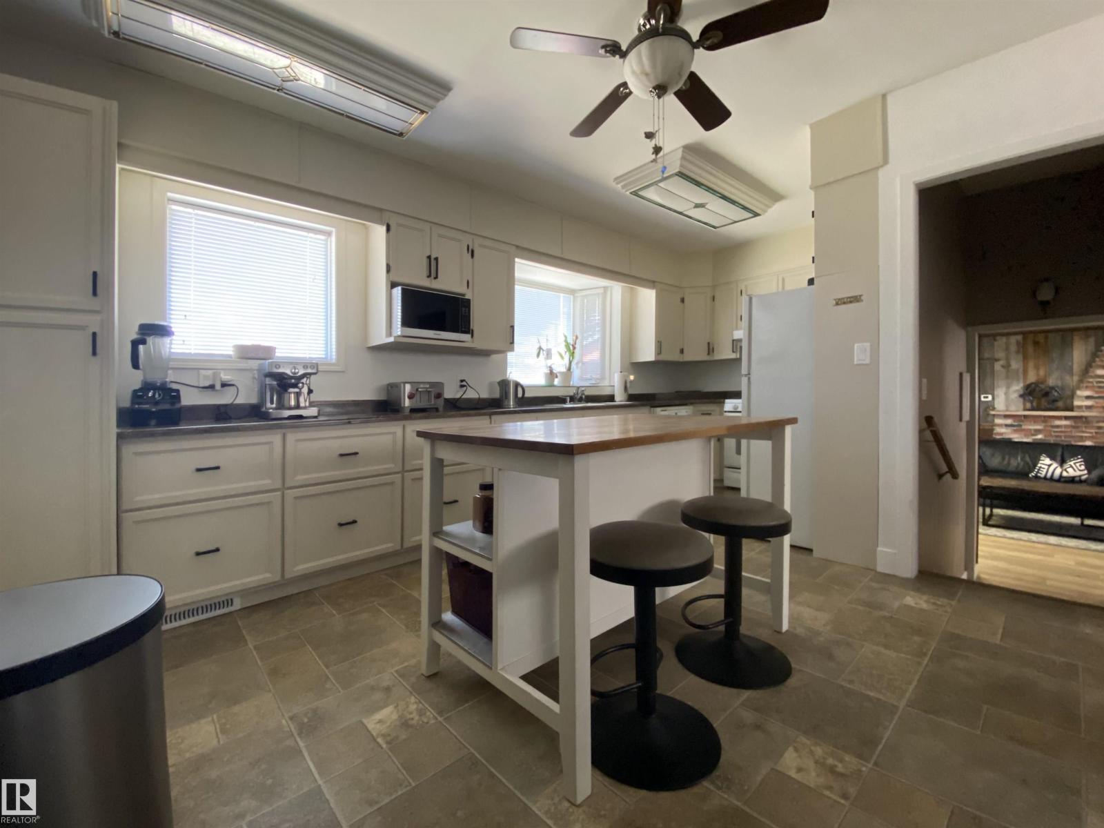 12137 50 ST NW, Edmonton