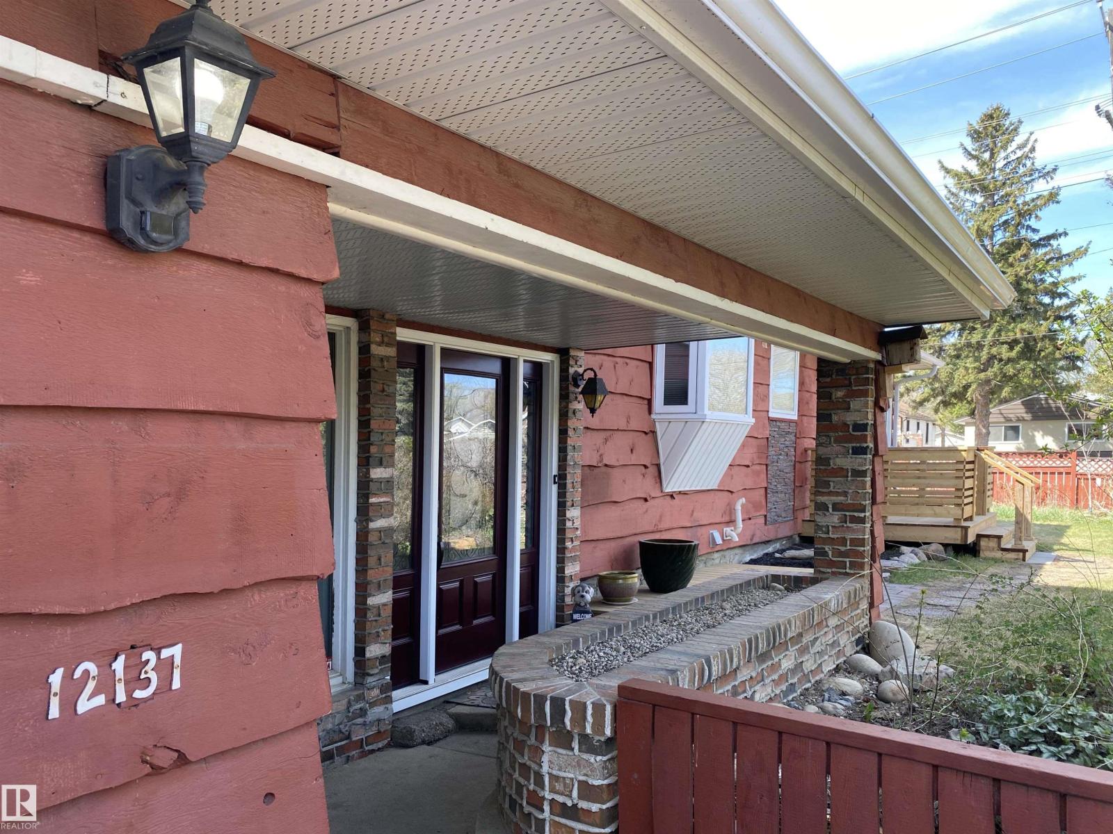 12137 50 ST NW, Edmonton