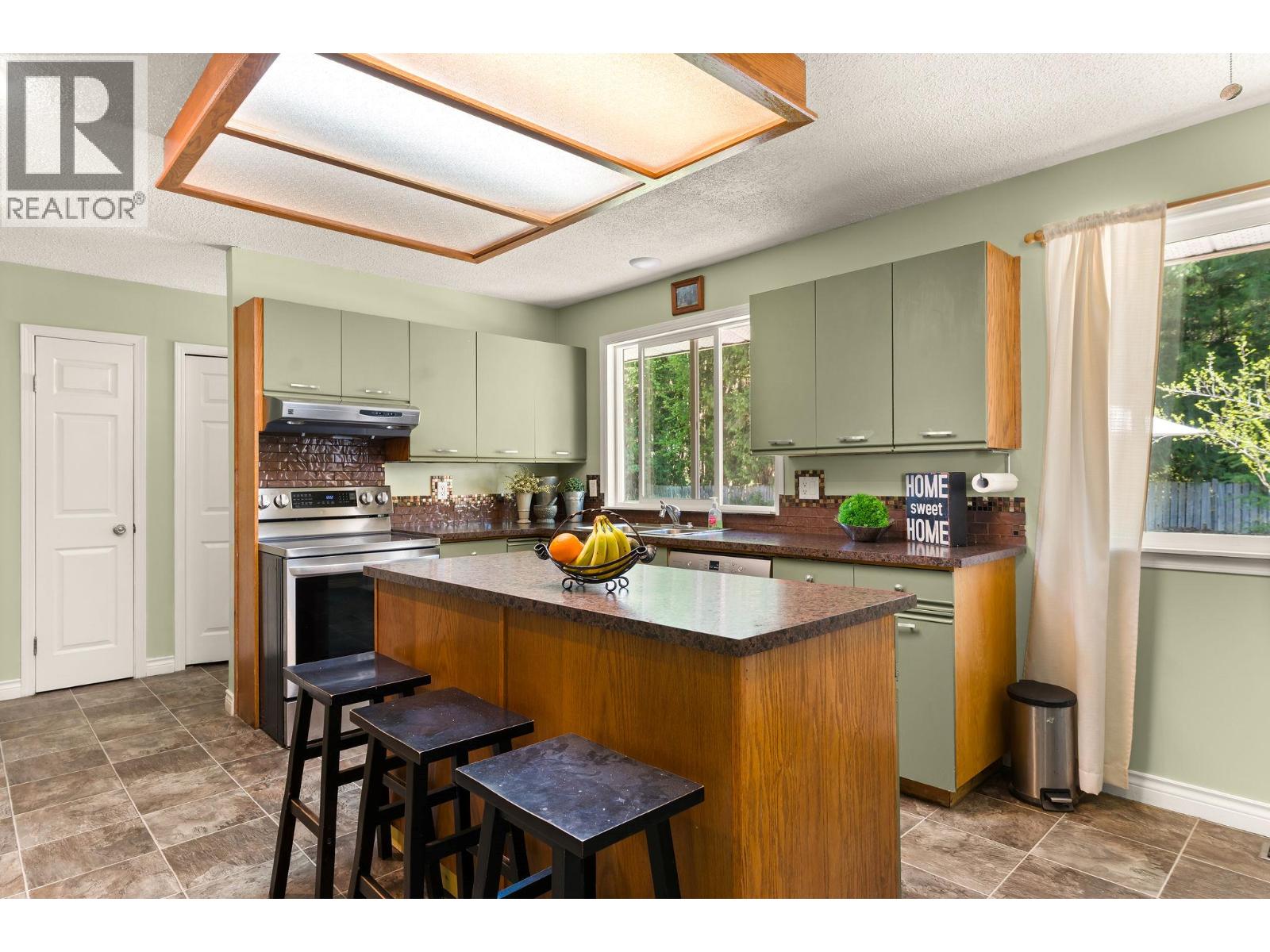 1736 Hay Road, Revelstoke