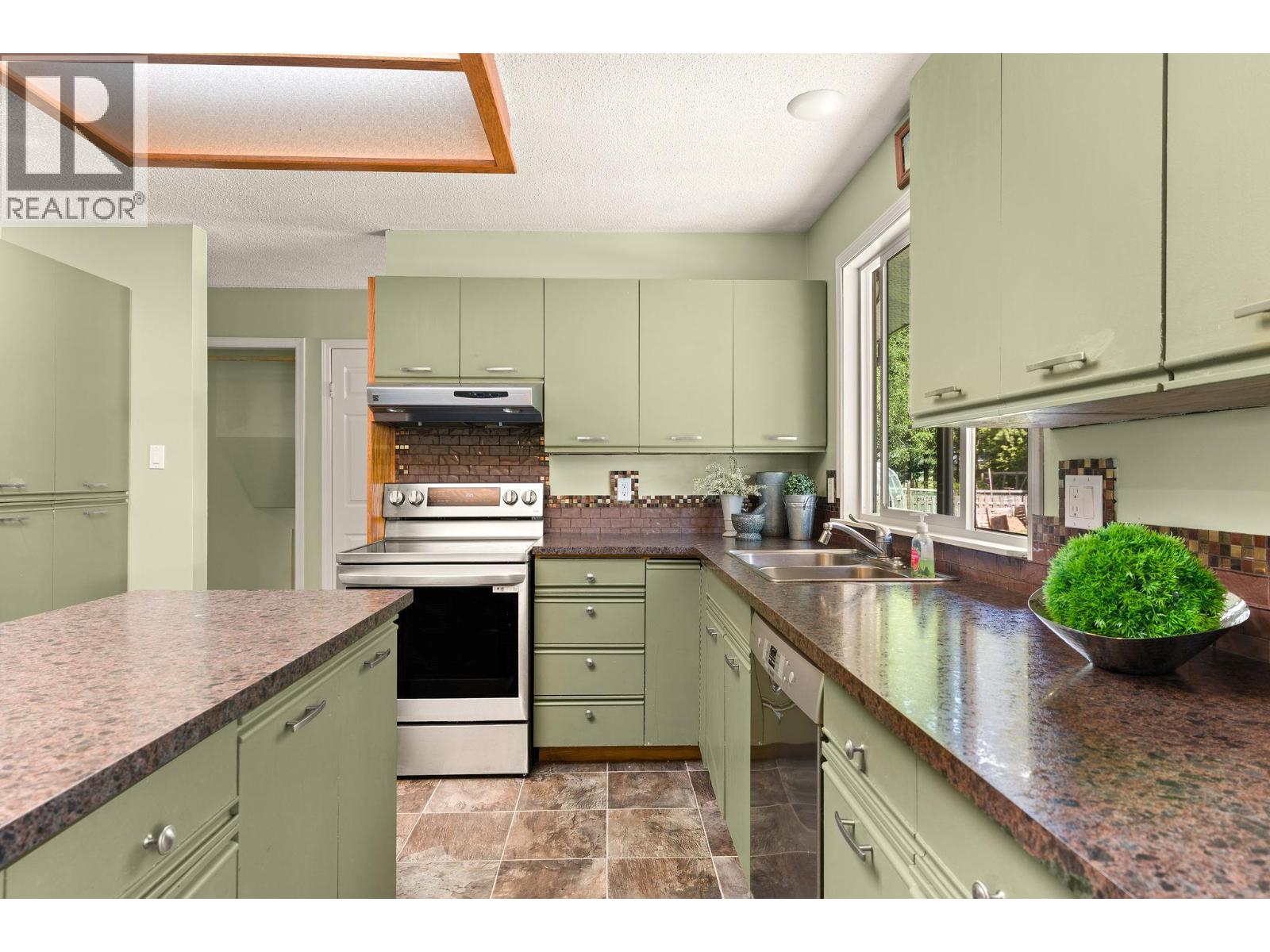 1736 Hay Road, Revelstoke