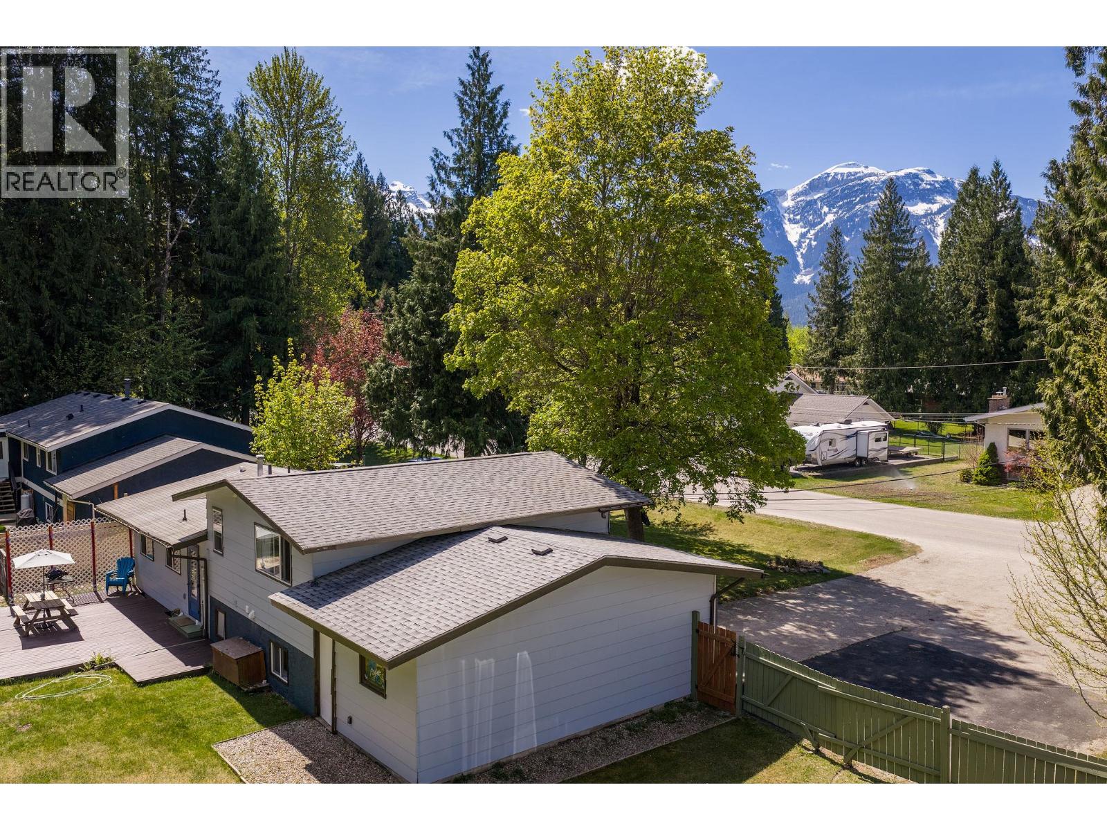 1736 Hay Road, Revelstoke