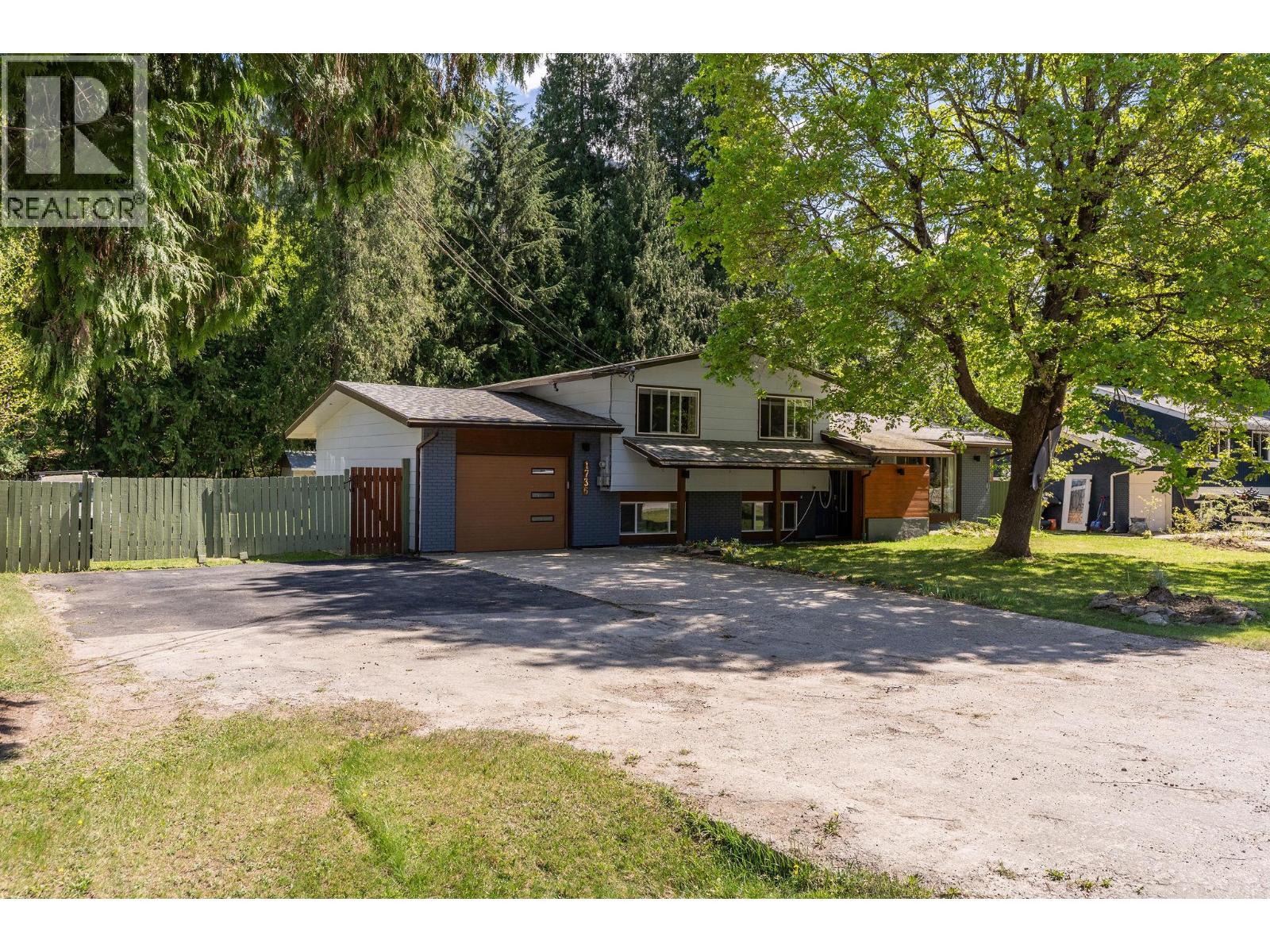 1736 Hay Road, Revelstoke