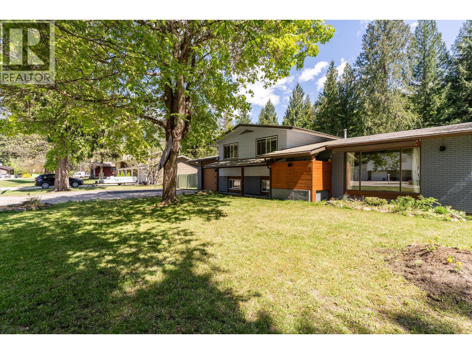1736 Hay Road, Revelstoke