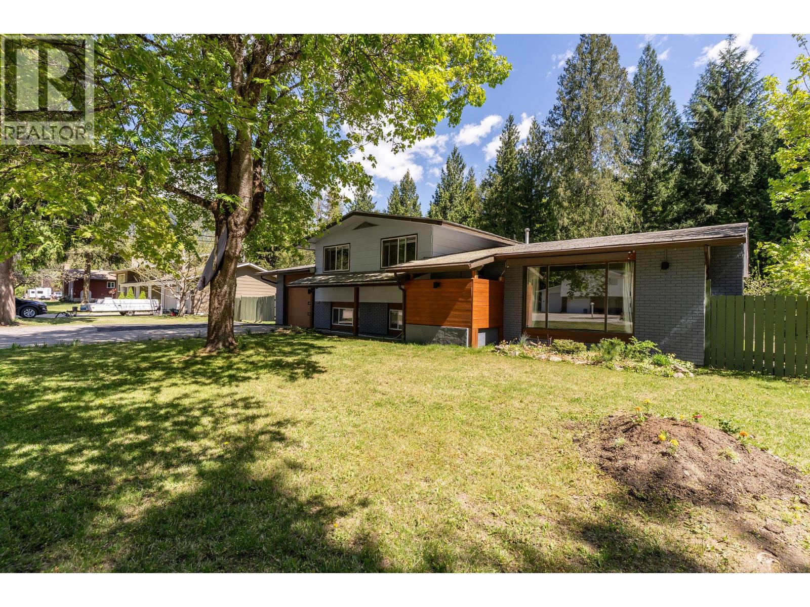 1736 Hay Road, Revelstoke