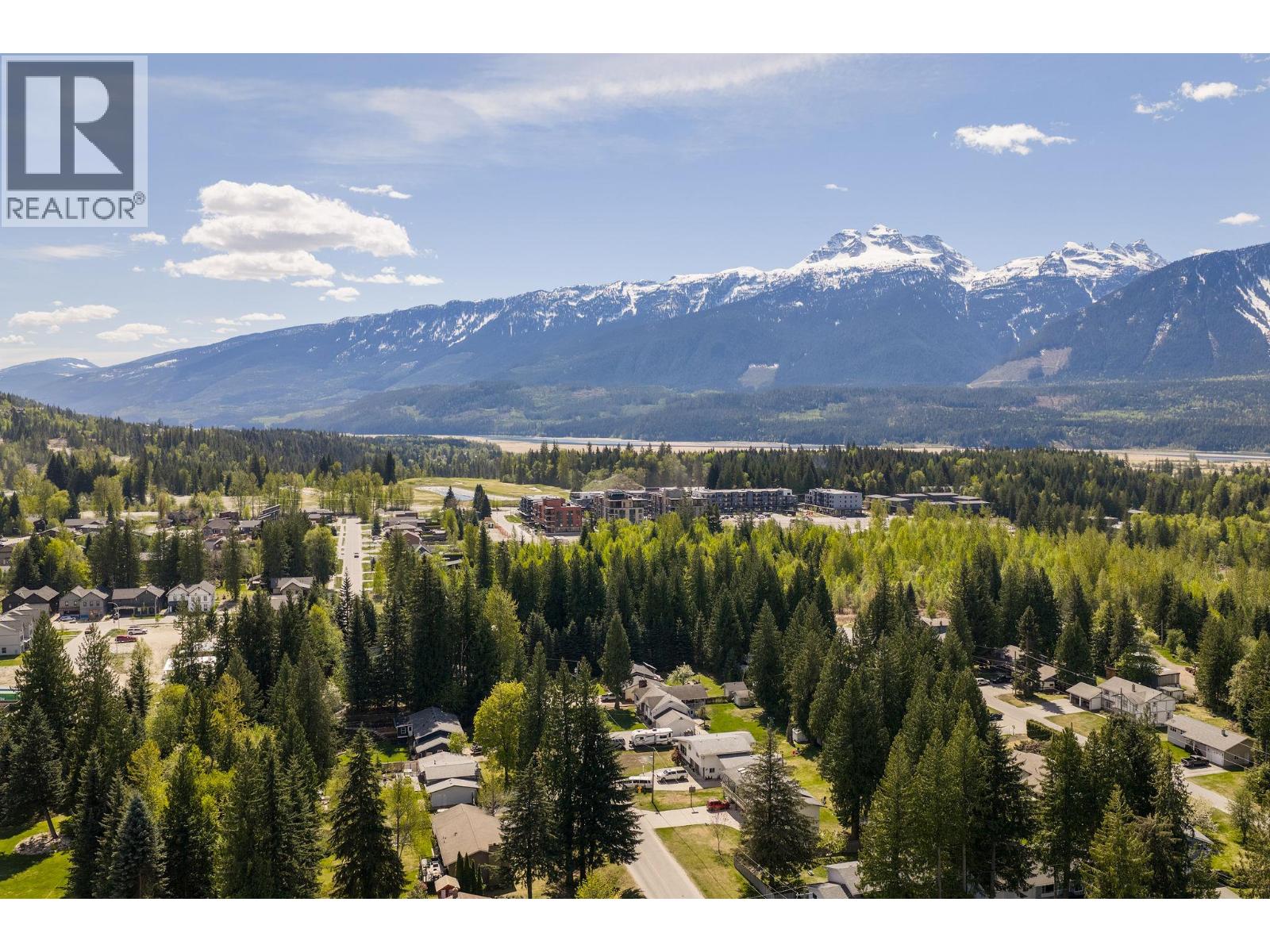 1736 Hay Road, Revelstoke