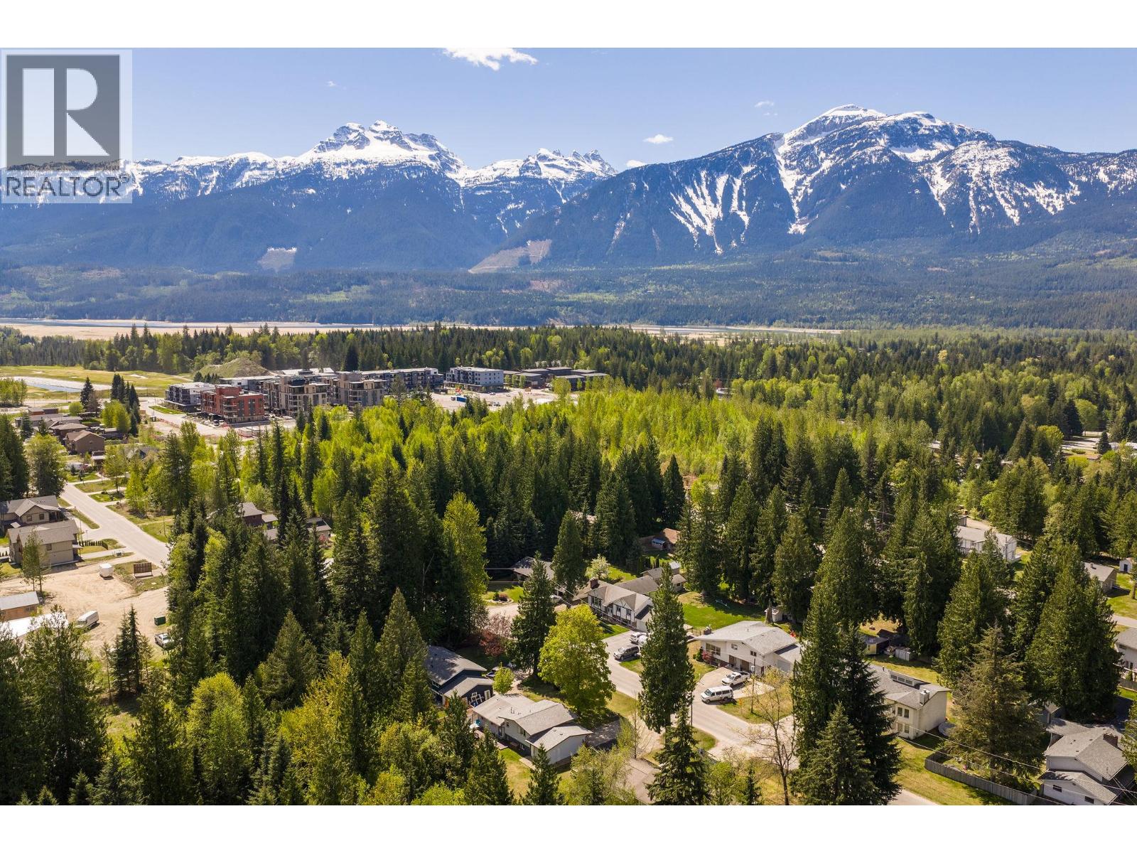 1736 Hay Road, Revelstoke