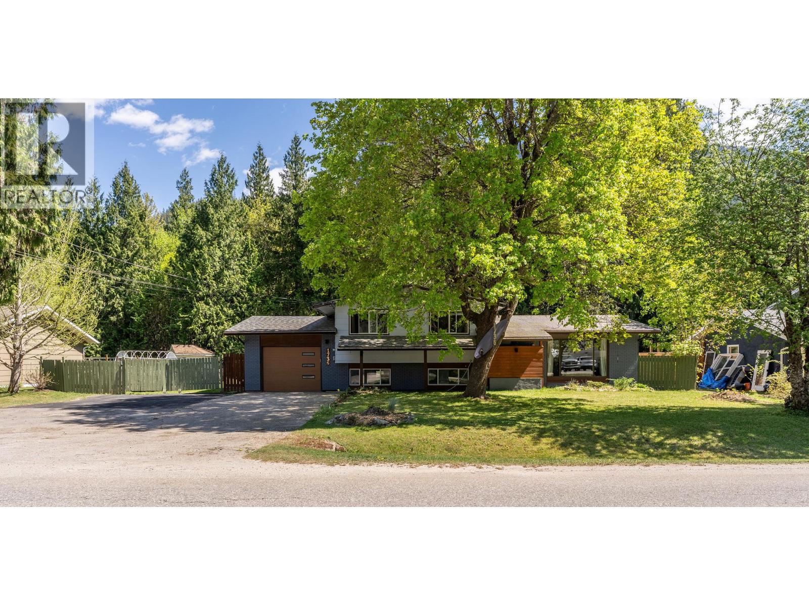 1736 Hay Road, Revelstoke