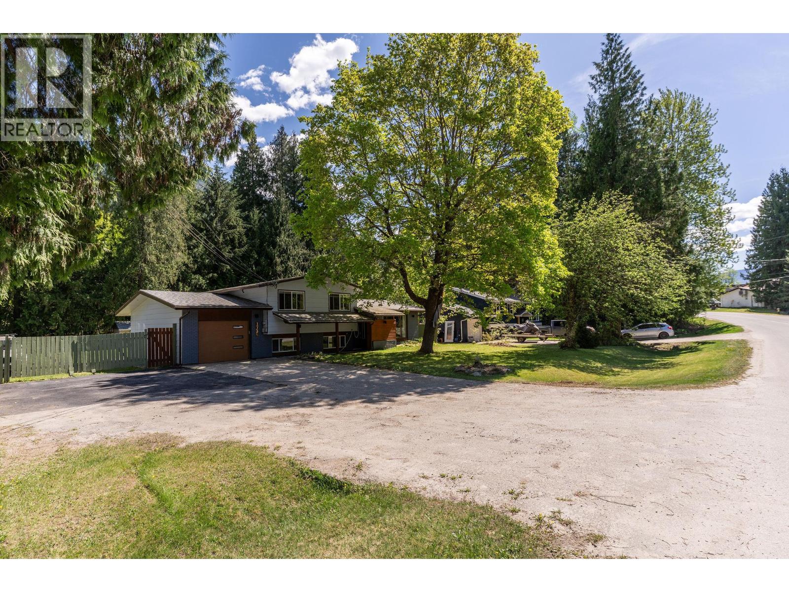 1736 Hay Road, Revelstoke